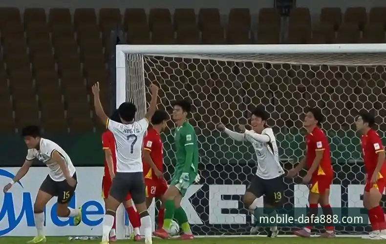 揭秘：中国男乒3-0横扫英格兰，这三场比赛背后的战术博弈你读懂了吗？